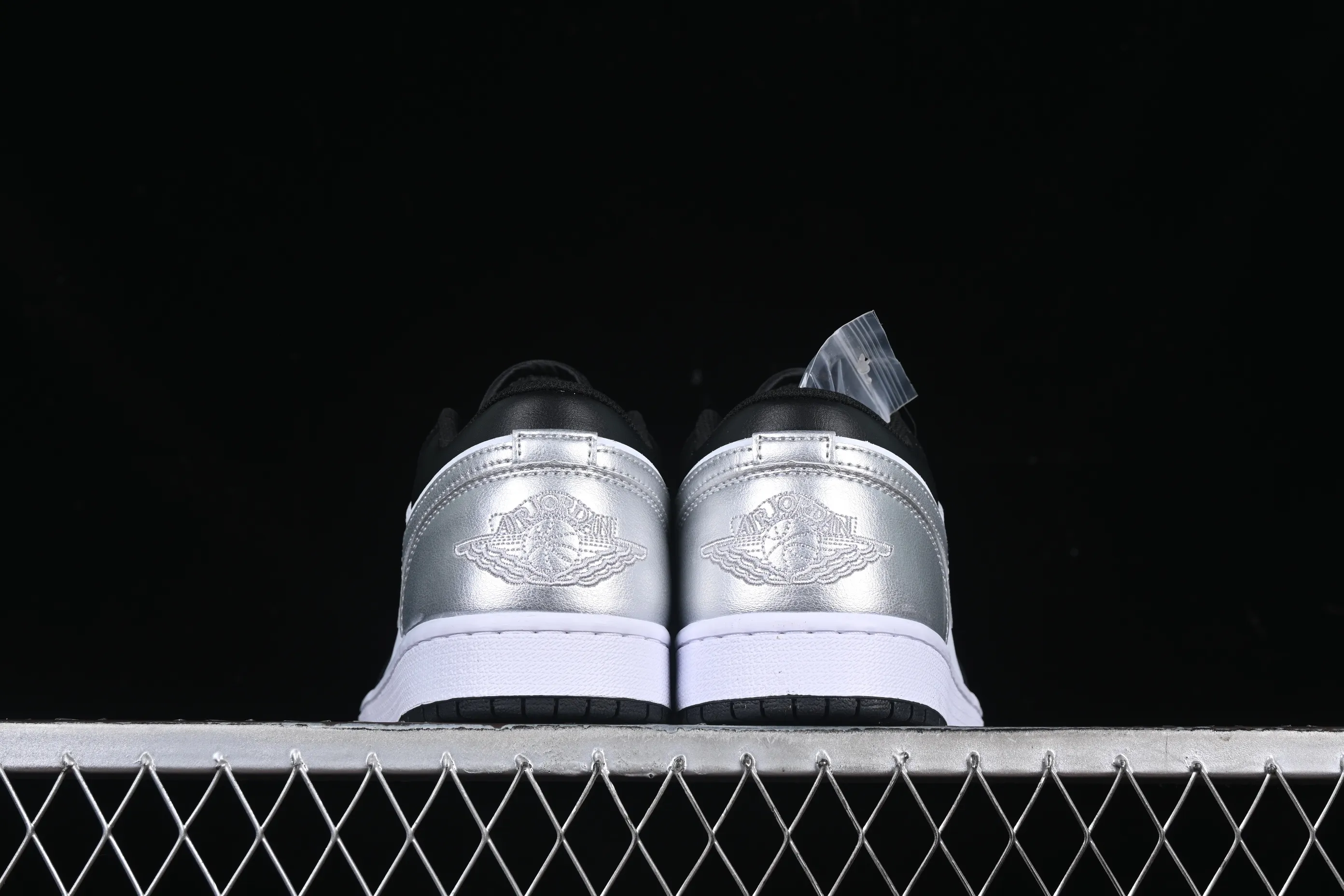 All categories Air Jordan Jordan series basketball shoes Air Jordan 1 Low Air Jordan 1 Low AJ1 Joe 1 black and white silver low-top cultural basketball shoes 553558-131